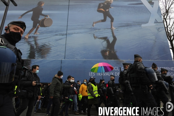 Paris, Manifestation pour l emploi, les libertés et gilets jaunes