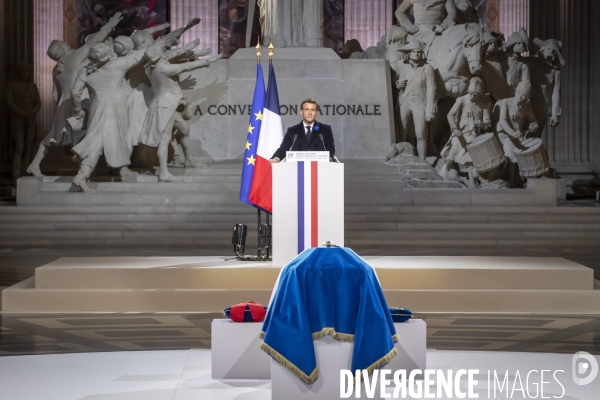 Emmanuel Macron fait entrer Maurice Genevoix au Panthéon