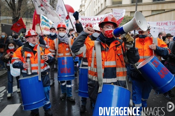 Manifestation contre les licenciements à l appel de la CGT-TUI