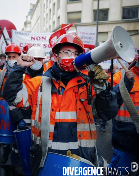 Manifestation contre les licenciements à l appel de la CGT-TUI