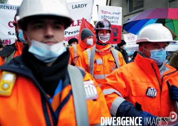 Manifestation contre les licenciements à l appel de la CGT-TUI