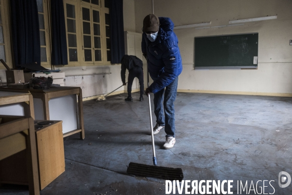 Utopia 56, mise à l abri des migrants à l école Erlanger.