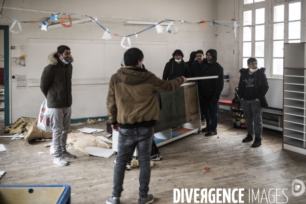 Utopia 56, mise à l abri des migrants à l école Erlanger.