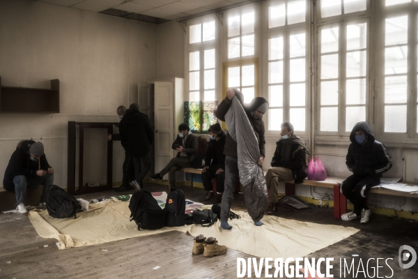 Utopia 56, mise à l abri des migrants à l école Erlanger.