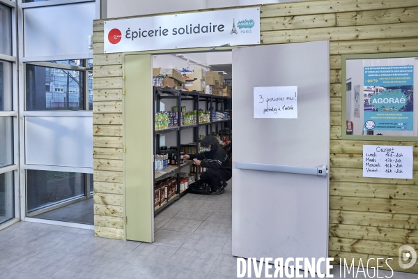 Julien Bayou , EELV , visite une epicerie solidaire etudiante