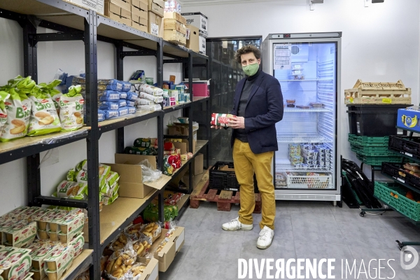 Julien Bayou , EELV , visite une epicerie solidaire etudiante