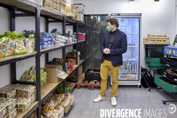 Julien Bayou , EELV , visite une epicerie solidaire etudiante