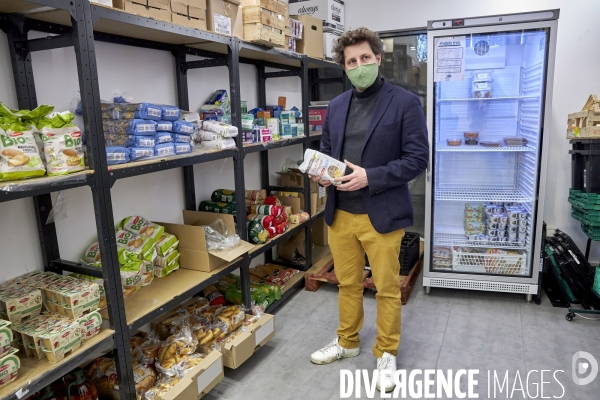 Julien Bayou , EELV , visite une epicerie solidaire etudiante