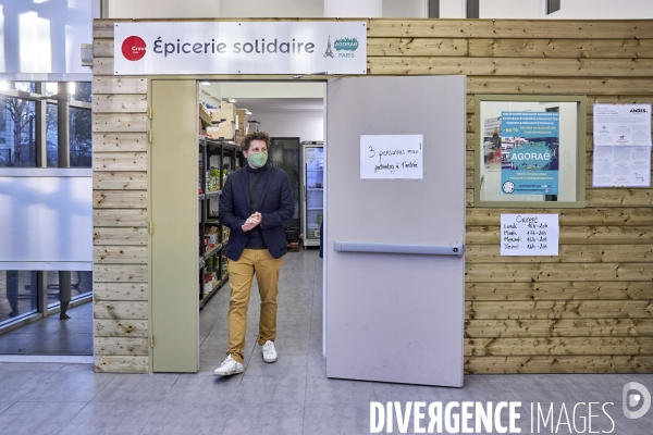 Julien Bayou , EELV , visite une epicerie solidaire etudiante