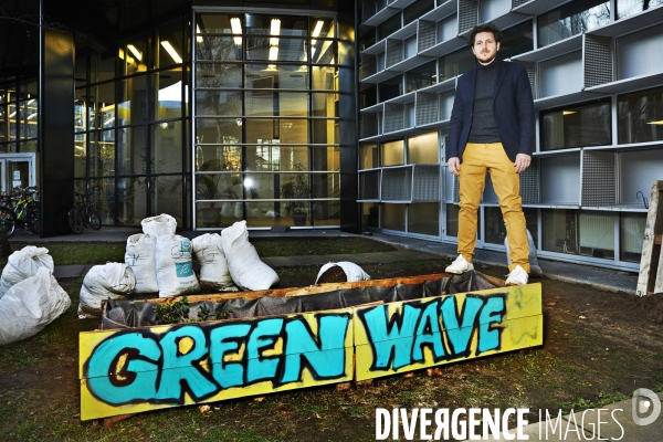 Julien Bayou , EELV , visite une epicerie solidaire etudiante