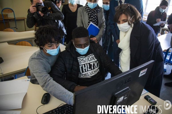 Nathalie ELIMAS au lycée Les côtes de Villebon.