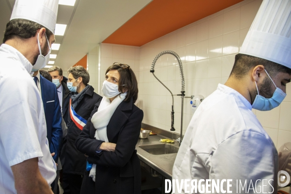 Nathalie ELIMAS au lycée Les côtes de Villebon.