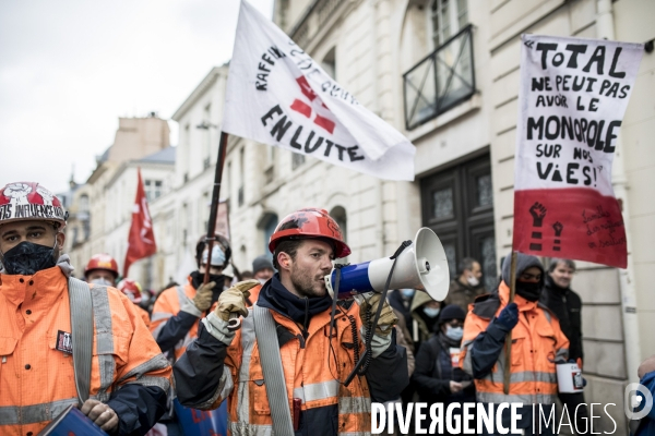 Manifestation contre les licenciements