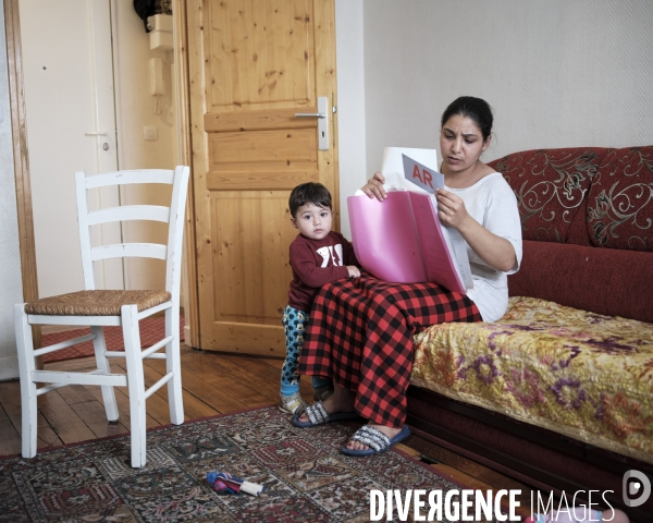 Famille rrom roumaine relogée dans un appartement de Paris
