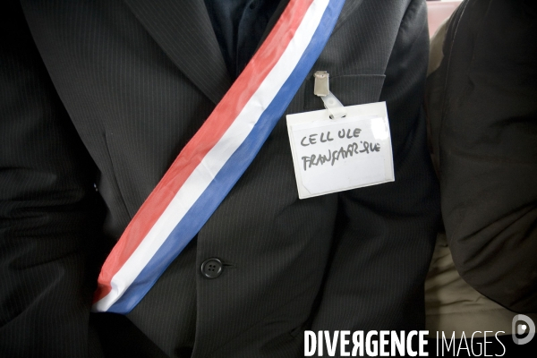Cellule Françafrique - Sommet France - Afrique des chefs d État - Visite en bus impérial des hauts lieux parisiens de la Françafrique pour dénoncer les relations entre la France et les dictateurs africains.