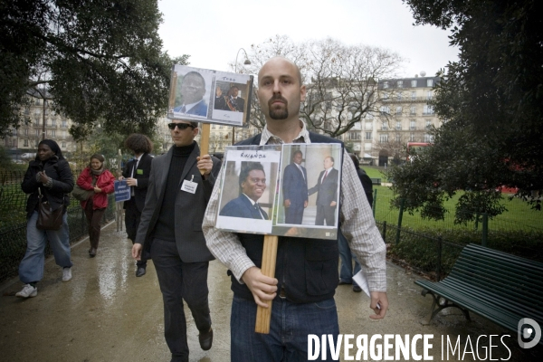 Cellule Françafrique - Sommet France - Afrique des chefs d État - Visite en bus impérial des hauts lieux parisiens de la Françafrique pour dénoncer les relations entre la France et les dictateurs africains.