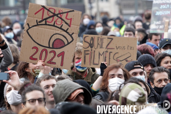 Marche des libertes à Paris contre la loi securite globale