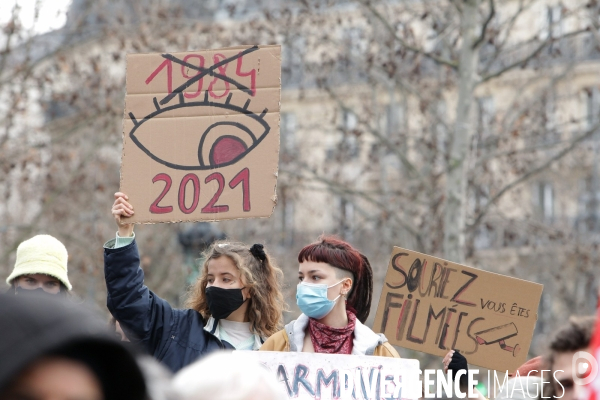 Marche des libertes à Paris contre la loi securite globale