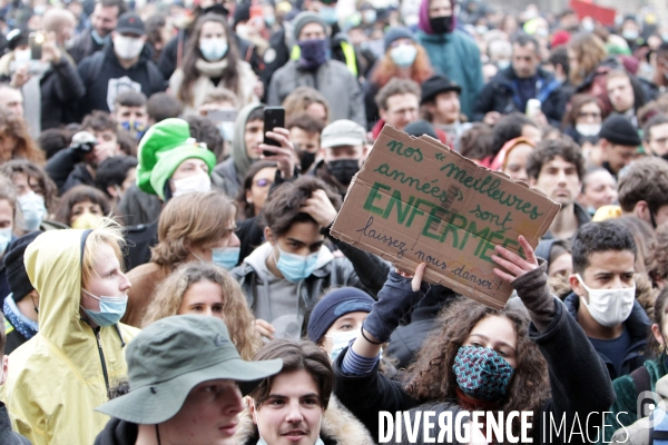 Marche des libertes à Paris contre la loi securite globale