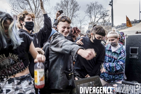 À Paris, manif ou « rave-party » ?