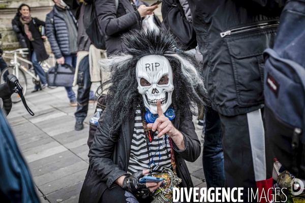 À Paris, manif ou « rave-party » ?