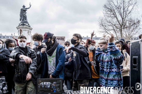 À Paris, manif ou « rave-party » ?