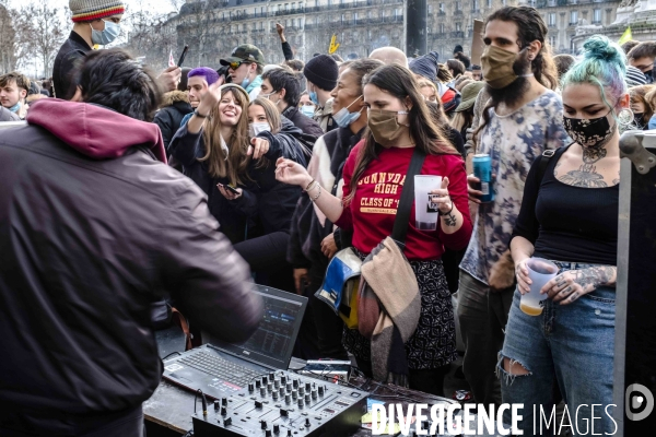 À Paris, manif ou « rave-party » ?