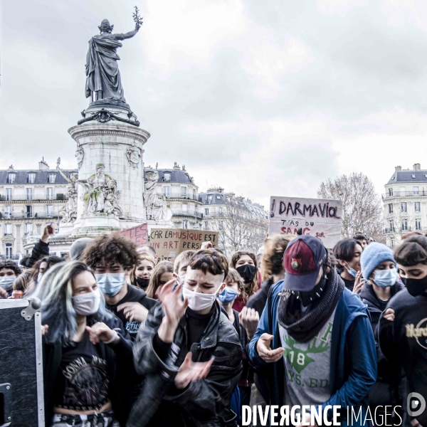 À Paris, manif ou « rave-party » ?