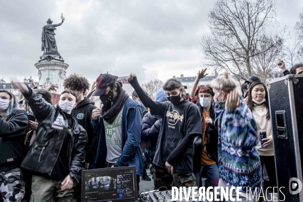 À Paris, manif ou « rave-party » ?