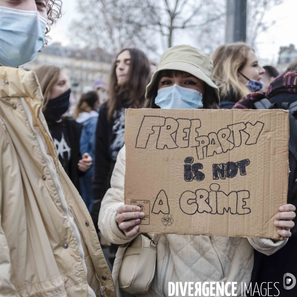 À Paris, manif ou « rave-party » ?