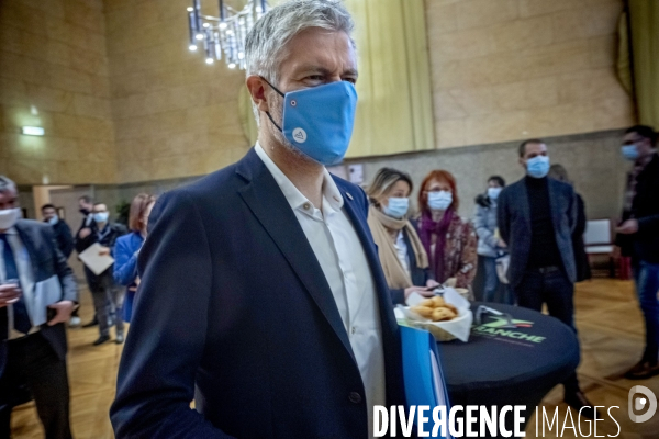 Laurent Wauquiez en campagne pour la vaccination contre le Covid-19.