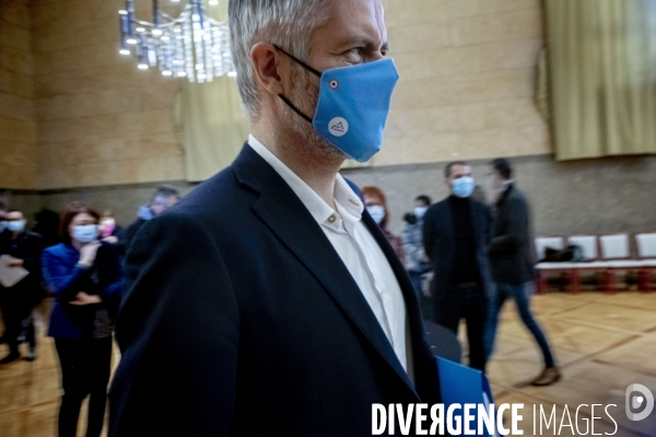 Laurent Wauquiez en campagne pour la vaccination contre le Covid-19.