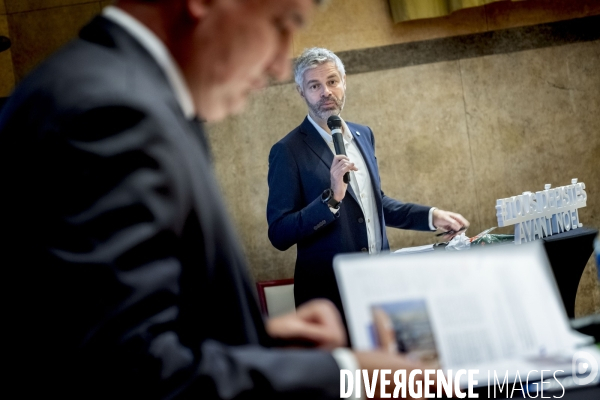 Laurent Wauquiez en campagne pour la vaccination contre le Covid-19.