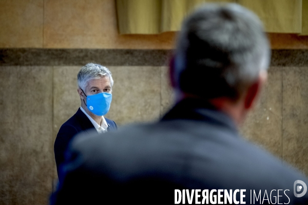 Laurent Wauquiez en campagne pour la vaccination contre le Covid-19.