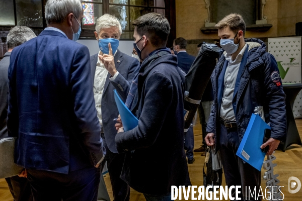 Laurent Wauquiez en campagne pour la vaccination contre le Covid-19.