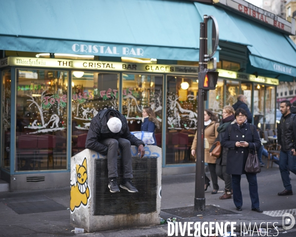 Métro Luois Blanc, un homme sur une bouche d aération du métro.