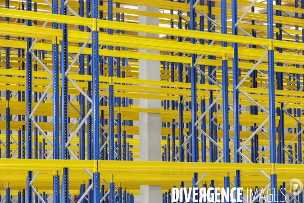 Stockage et entrepôts de la coopérative  JouéClub  à Cestas.