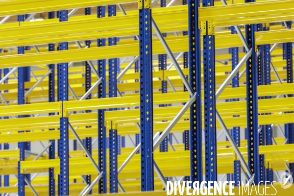 Stockage et entrepôts de la coopérative  JouéClub  à Cestas.