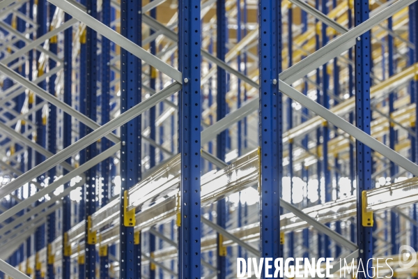 Stockage et entrepôts de la coopérative  JouéClub  à Cestas.