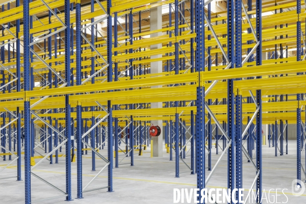 Stockage et entrepôts de la coopérative  JouéClub  à Cestas.