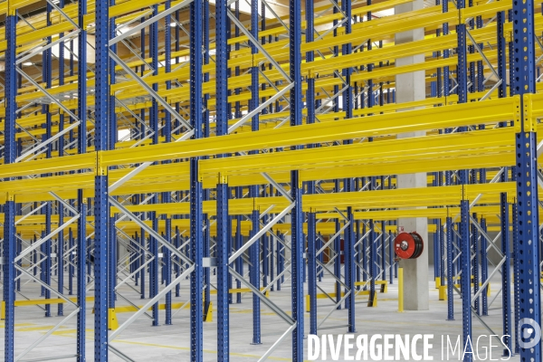 Stockage et entrepôts de la coopérative  JouéClub  à Cestas.