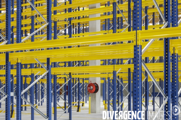 Stockage et entrepôts de la coopérative  JouéClub  à Cestas.
