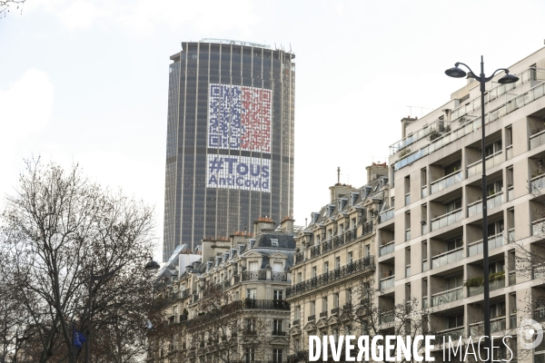 Logo #tous anti covid sur la tour montparnasse