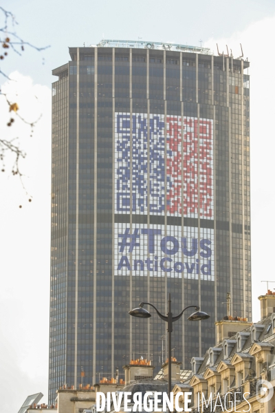 Logo #tous anti covid sur la tour montparnasse