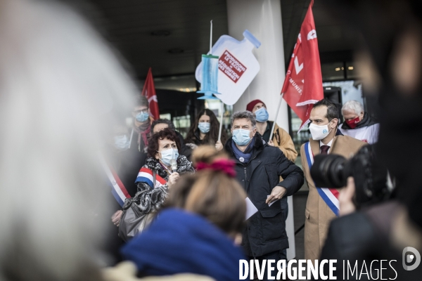 Manifestation du PCF devant PFIZER pour demander la levée des brevets sur le vaccin Covid