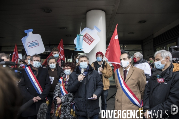 Manifestation du PCF devant PFIZER pour demander la levée des brevets sur le vaccin Covid