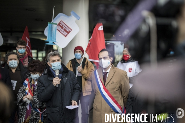 Manifestation du PCF devant PFIZER pour demander la levée des brevets sur le vaccin Covid