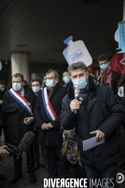 Manifestation du PCF devant PFIZER pour demander la levée des brevets sur le vaccin Covid