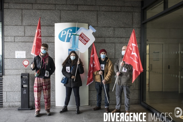 Manifestation du PCF devant PFIZER pour demander la levée des brevets sur le vaccin Covid