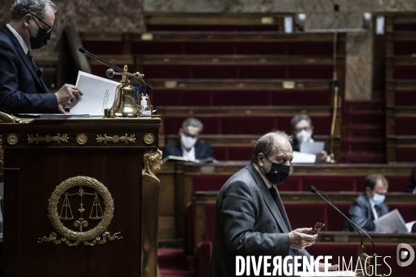 Débat, respect des principes de la République